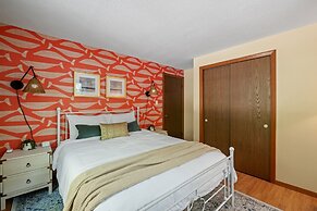 Idyllic Lakeside Getaway 4 Bedroom Home by RedAwning