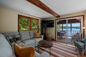 Idyllic Lakeside Getaway 4 Bedroom Home by RedAwning