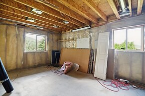 Tranquil Mountain Retreat Scenic Views & Hot Tub 4 Bedroom Home by Red