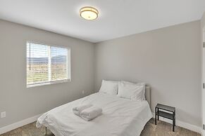 The Ideal Getaway 3 Bedroom Home by RedAwning