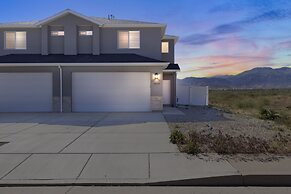 The Ideal Getaway 3 Bedroom Home by RedAwning