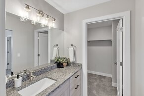 The Ideal Getaway 3 Bedroom Home by RedAwning