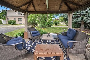 Serene & Charming 5br Des Plaines Getaway 5 Bedroom Home by RedAwning