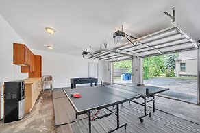 Serene & Charming 5br Des Plaines Getaway 5 Bedroom Home by RedAwning