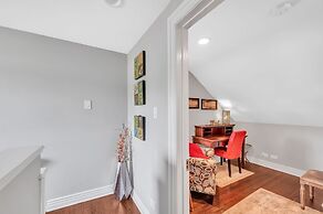 Serene & Charming 5br Des Plaines Getaway 5 Bedroom Home by RedAwning