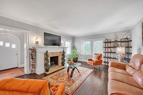 Serene & Charming 5br Des Plaines Getaway 5 Bedroom Home by RedAwning