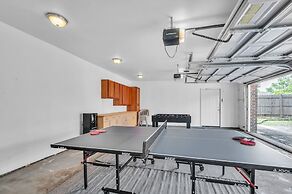 Serene & Charming 5br Des Plaines Getaway 5 Bedroom Home by RedAwning