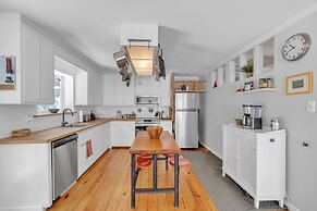 Robin's Rest 3 Bedroom Home by RedAwning