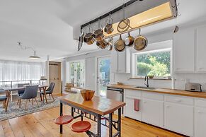 Robin's Rest 3 Bedroom Home by RedAwning