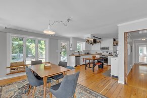 Robin's Rest 3 Bedroom Home by RedAwning