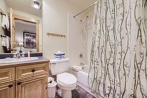 2652 Tenderfoot Lodge 3 Bedroom Condo by RedAwning