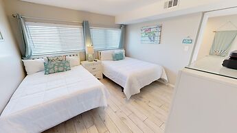 Beach House 503d 2 Bedroom Condo by RedAwning