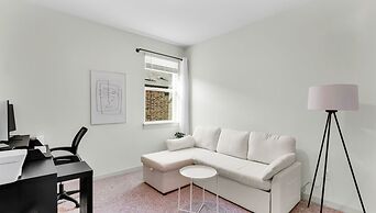 Elegant, Spacious Retreat Perfect For Families 4 Bedroom Home by RedAw