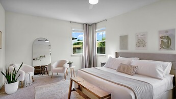 Elegant, Spacious Retreat Perfect For Families 4 Bedroom Home by RedAw