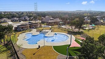 Elegant, Spacious Retreat Perfect For Families 4 Bedroom Home by RedAw