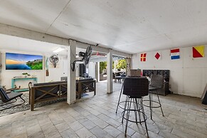 Sea La Vie 3 Bedroom Home by RedAwning