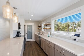 Sea La Vie 3 Bedroom Home by RedAwning