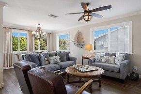 Sea La Vie 3 Bedroom Home by RedAwning