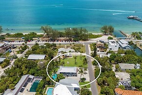 Sea La Vie 3 Bedroom Home by RedAwning