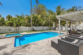 Sea La Vie 3 Bedroom Home by RedAwning