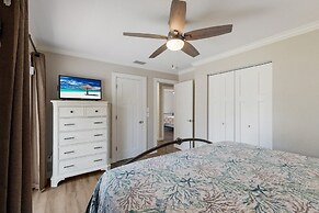 Sea La Vie 3 Bedroom Home by RedAwning