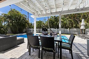 Sea La Vie 3 Bedroom Home by RedAwning