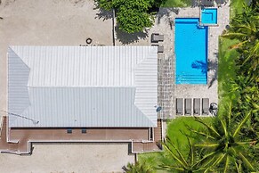 Sea La Vie 3 Bedroom Home by RedAwning