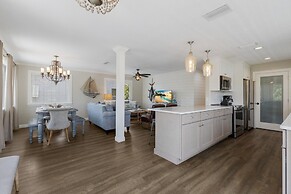 Sea La Vie 3 Bedroom Home by RedAwning