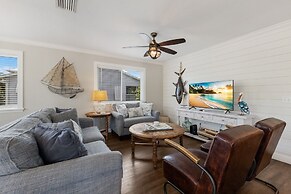 Sea La Vie 3 Bedroom Home by RedAwning