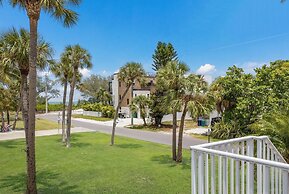 Sea La Vie 3 Bedroom Home by RedAwning