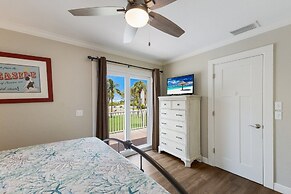 Sea La Vie 3 Bedroom Home by RedAwning