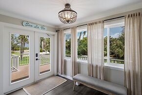 Sea La Vie 3 Bedroom Home by RedAwning