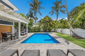 Sea La Vie 3 Bedroom Home by RedAwning