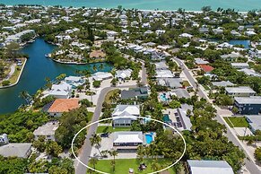 Sea La Vie 3 Bedroom Home by RedAwning