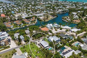 Sea La Vie 3 Bedroom Home by RedAwning