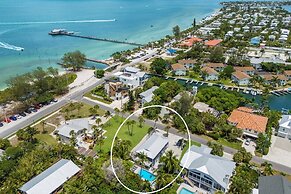 Sea La Vie 3 Bedroom Home by RedAwning