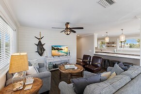 Sea La Vie 3 Bedroom Home by RedAwning