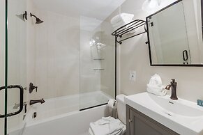 Sea La Vie 3 Bedroom Home by RedAwning