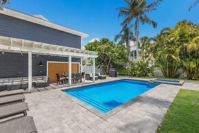 Sea La Vie 3 Bedroom Home by RedAwning