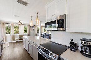 Sea La Vie 3 Bedroom Home by RedAwning