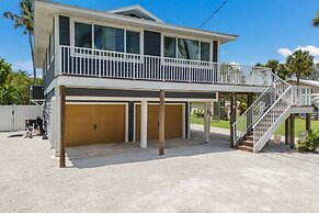 Sea La Vie 3 Bedroom Home by RedAwning