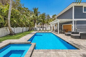 Sea La Vie 3 Bedroom Home by RedAwning