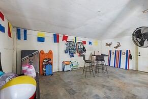 Sea La Vie 3 Bedroom Home by RedAwning