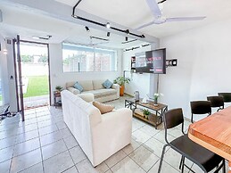 New Comfortable Retreat. Pool & BBQ