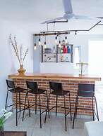 New Comfortable Retreat. Pool & BBQ