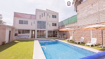 New Comfortable Retreat. Pool & BBQ