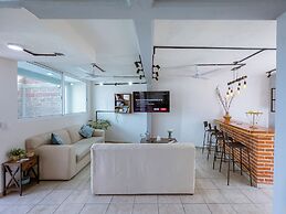 New Comfortable Retreat. Pool & BBQ