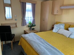 Serenity Place Caravan 2 Double Beds With Varanda