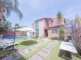 New Family House. Pool & BBQ Area