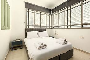 Shenkin Eclectic Blue Apt by Sea N' Rent